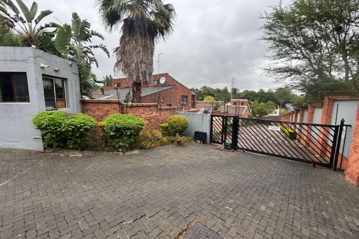 Apartment For Sale in Bryanston - Photo 2