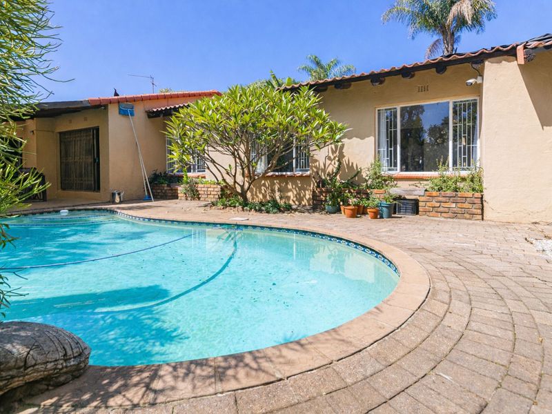 House For Sale in Weltevreden Park - Photo 5