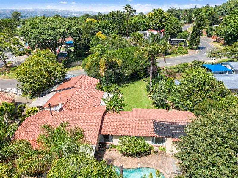 House For Sale in Weltevreden Park - Photo 2