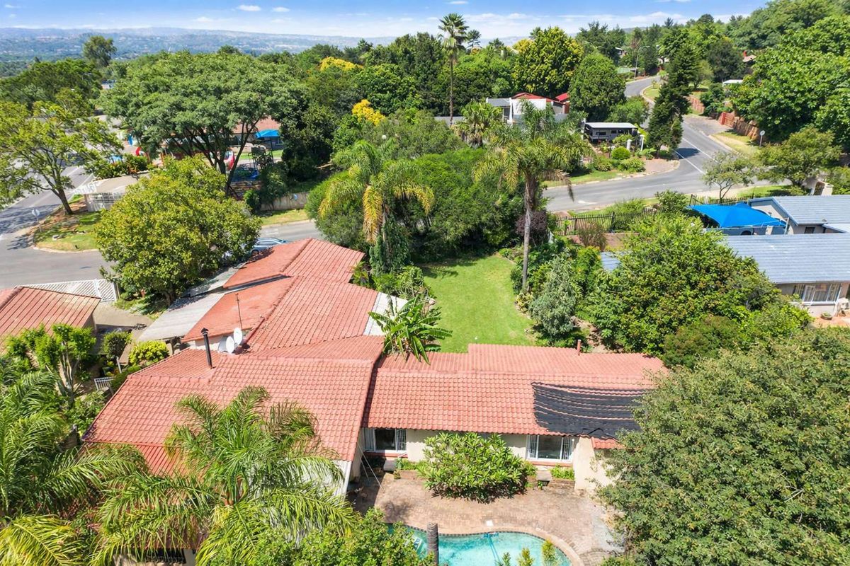 House For Sale in Weltevreden Park - Photo 2