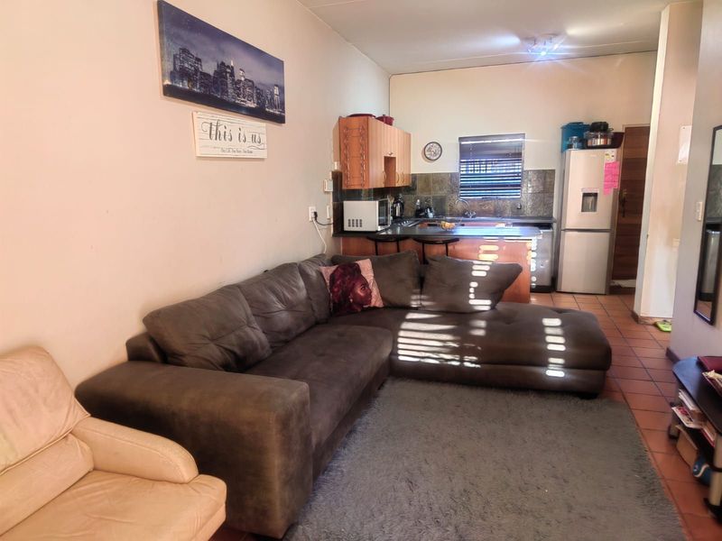 Apartment For Sale in Northgate - Photo 2