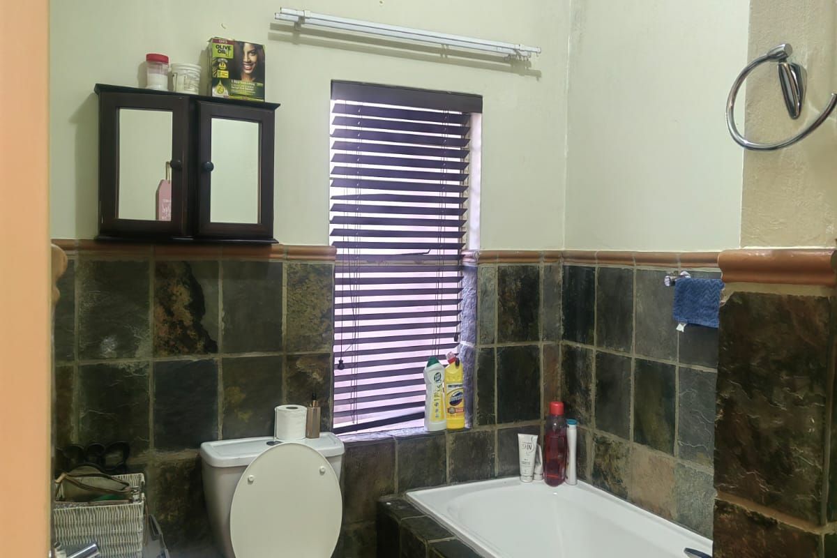 Apartment For Sale in Northgate - Photo 5