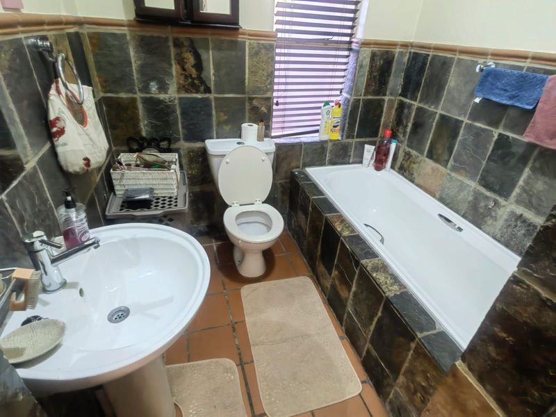 Apartment For Sale in Northgate - Photo 4