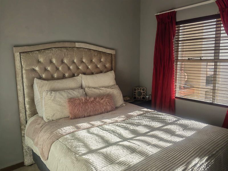 Apartment For Sale in Northgate - Photo 3