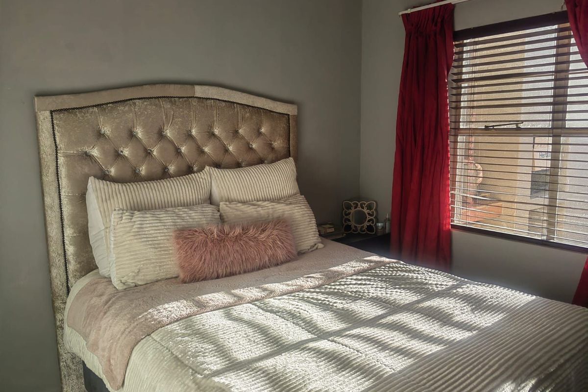 Apartment For Sale in Northgate - Photo 3