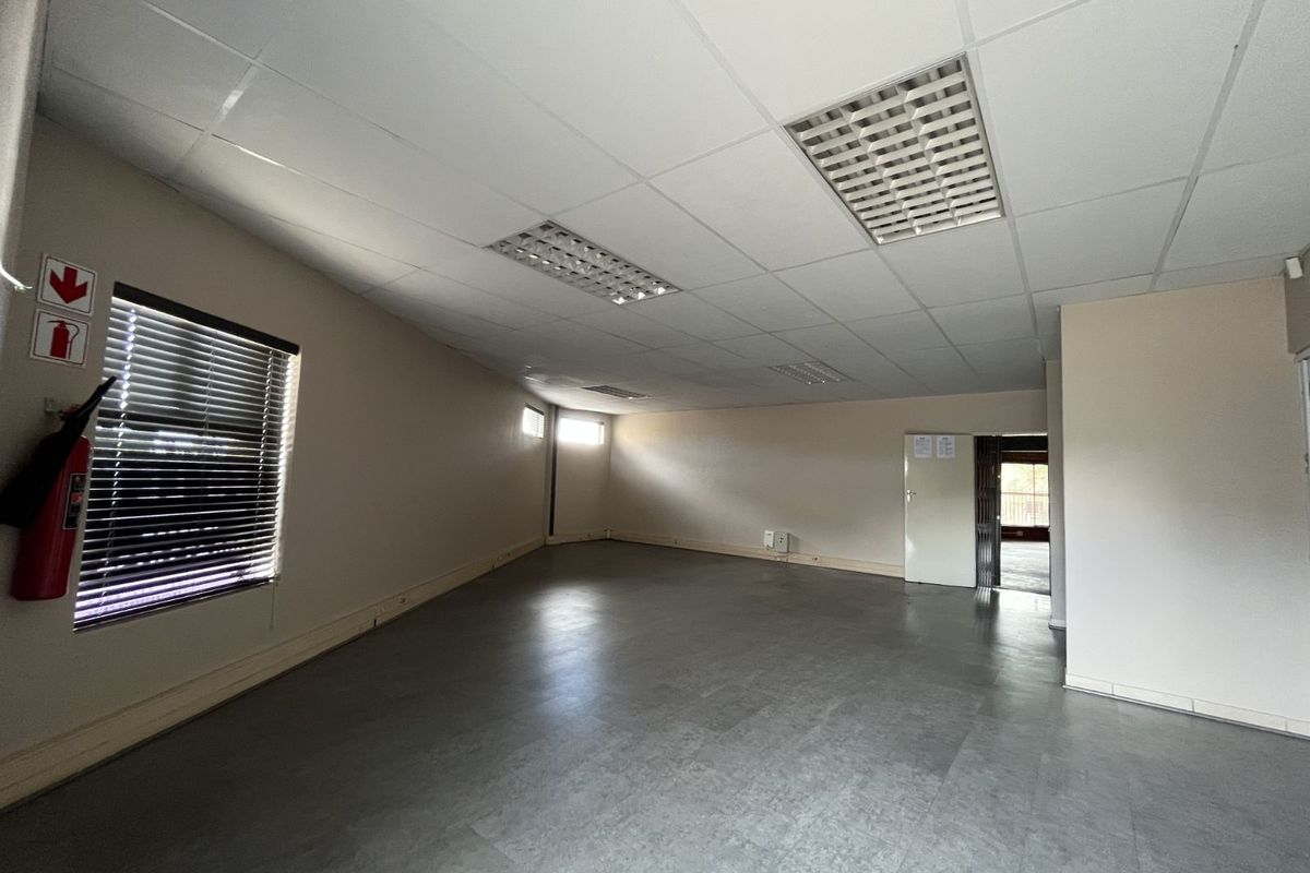 Industrial To Rent in Rooihuiskraal - Photo 4