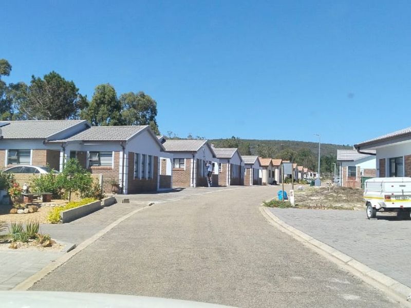 House For Sale in Albertinia Central - Photo 4