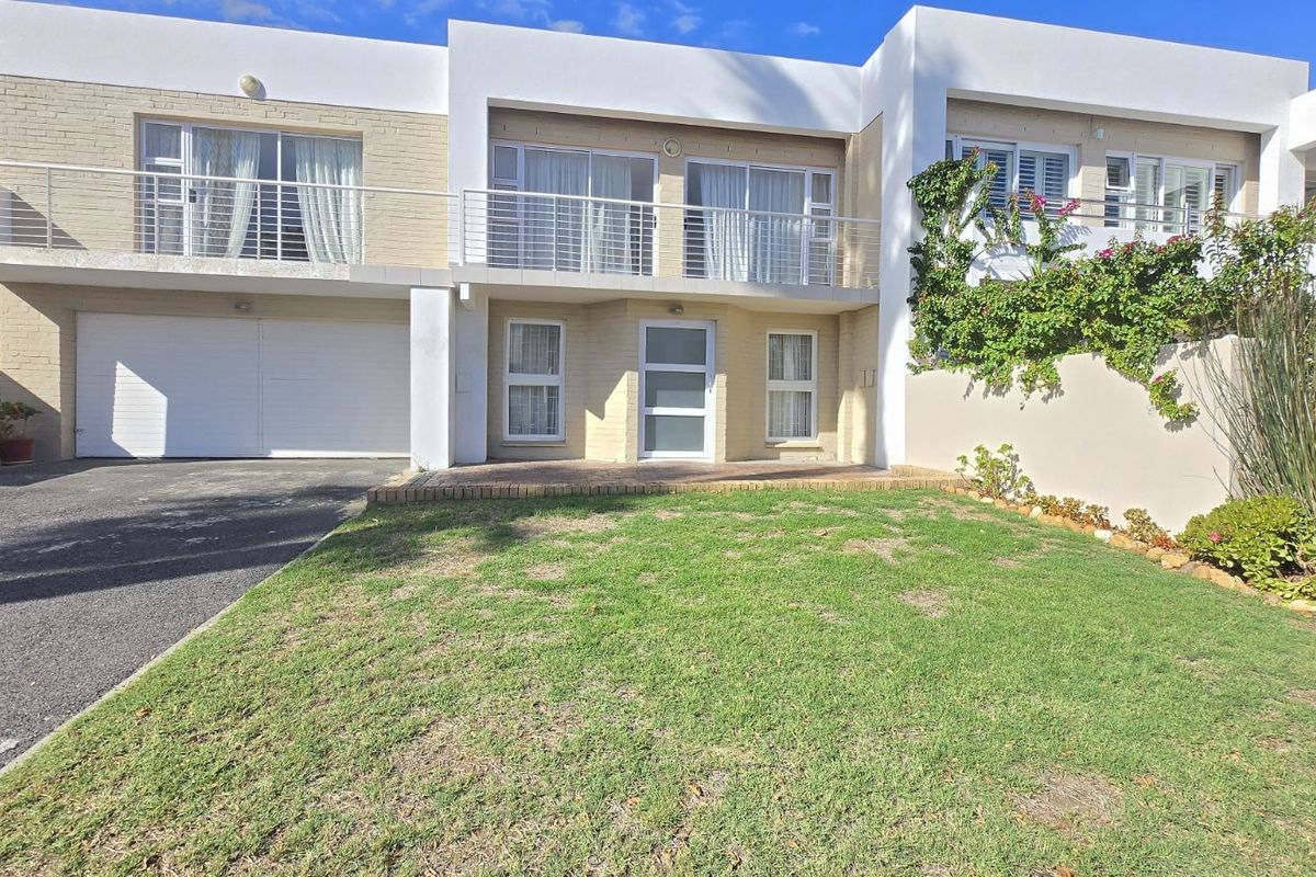 House For Sale in Cayman Beach - Photo 2