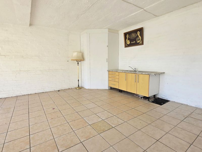 House For Sale in Cayman Beach - Photo 4