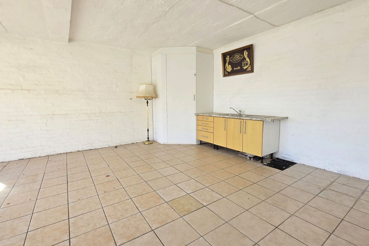 House For Sale in Cayman Beach - Photo 4