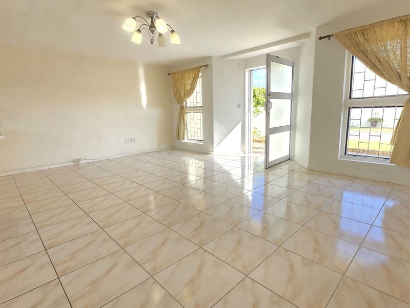 House For Sale in Cayman Beach - Photo 7