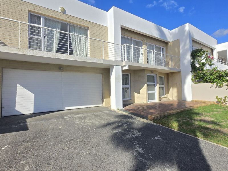 House For Sale in Cayman Beach - Photo 3