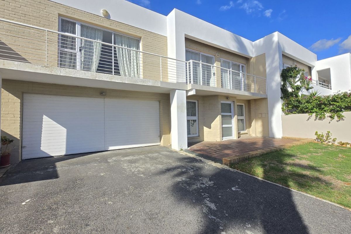 House For Sale in Cayman Beach - Photo 3