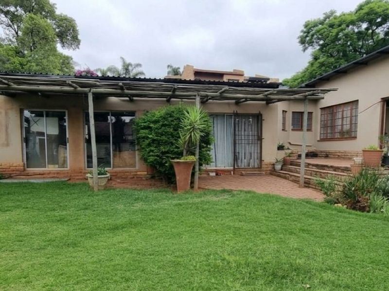 House For Sale in Wilro Park - Photo 2