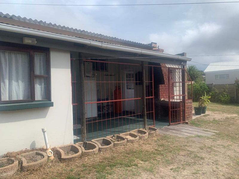 House For Sale in Albertinia Central - Photo 2