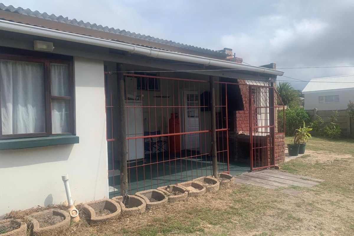 House For Sale in Albertinia Central - Photo 2