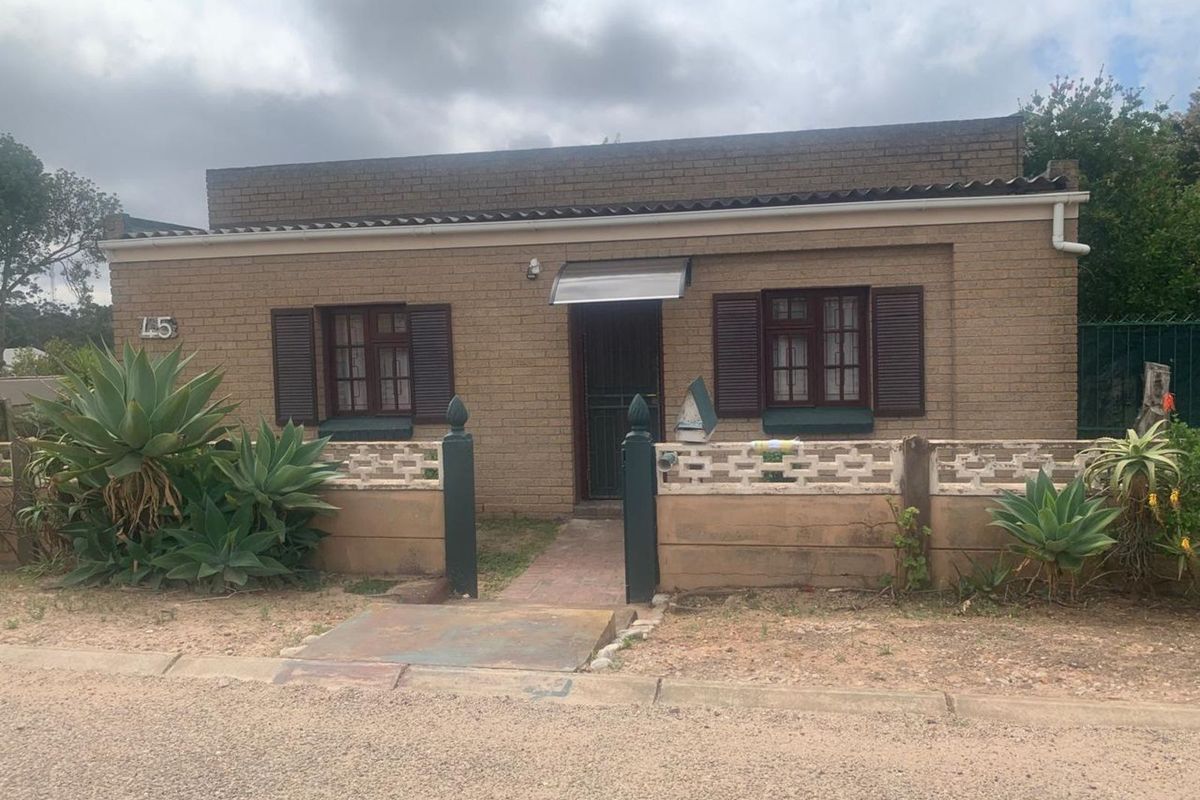 House For Sale in Albertinia Central - Photo 3