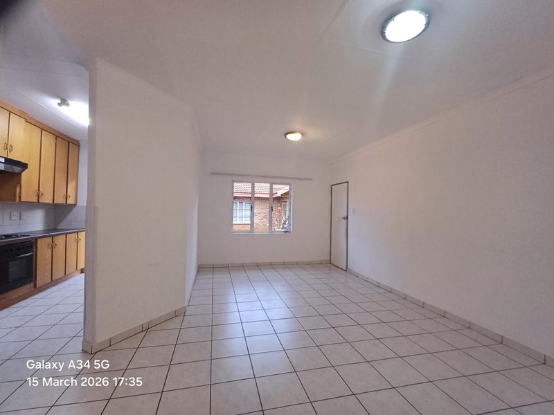 Townhouse For Sale in Doringkruin - Photo 9