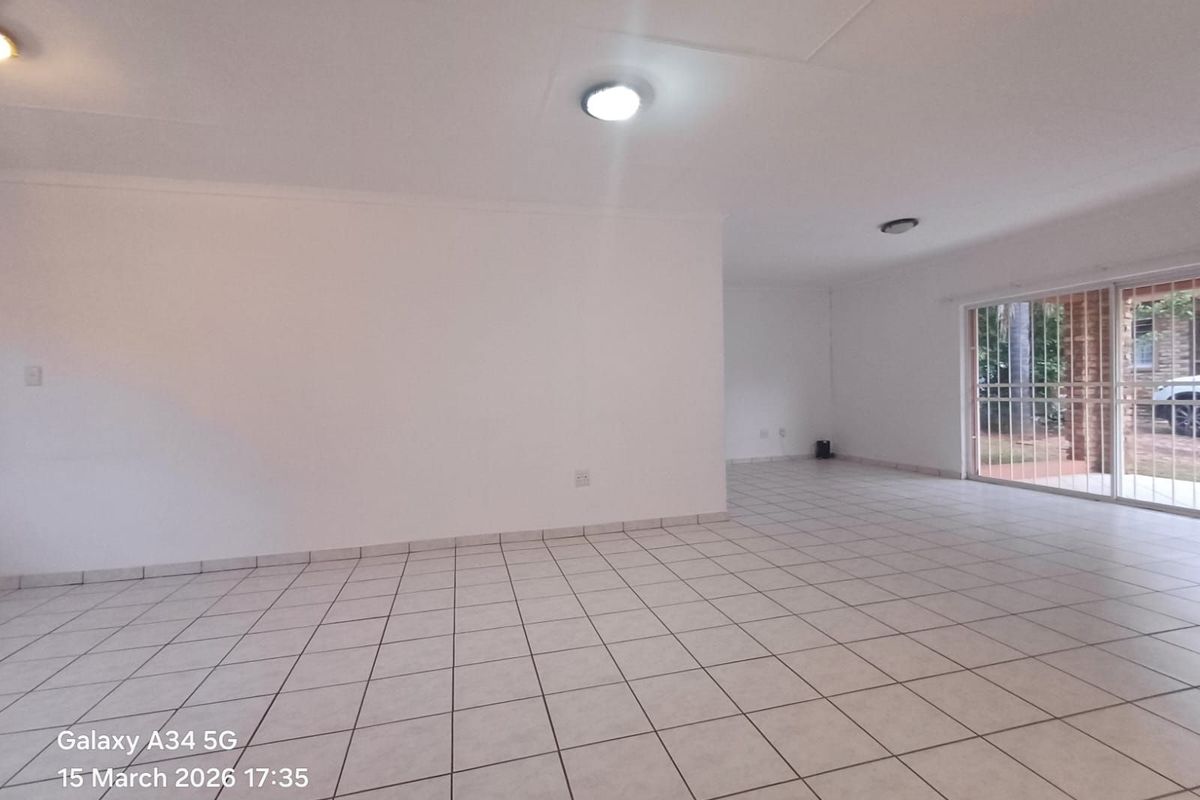 Townhouse For Sale in Doringkruin - Photo 3