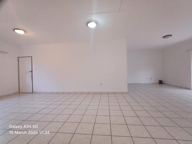 Townhouse For Sale in Doringkruin - Photo 4