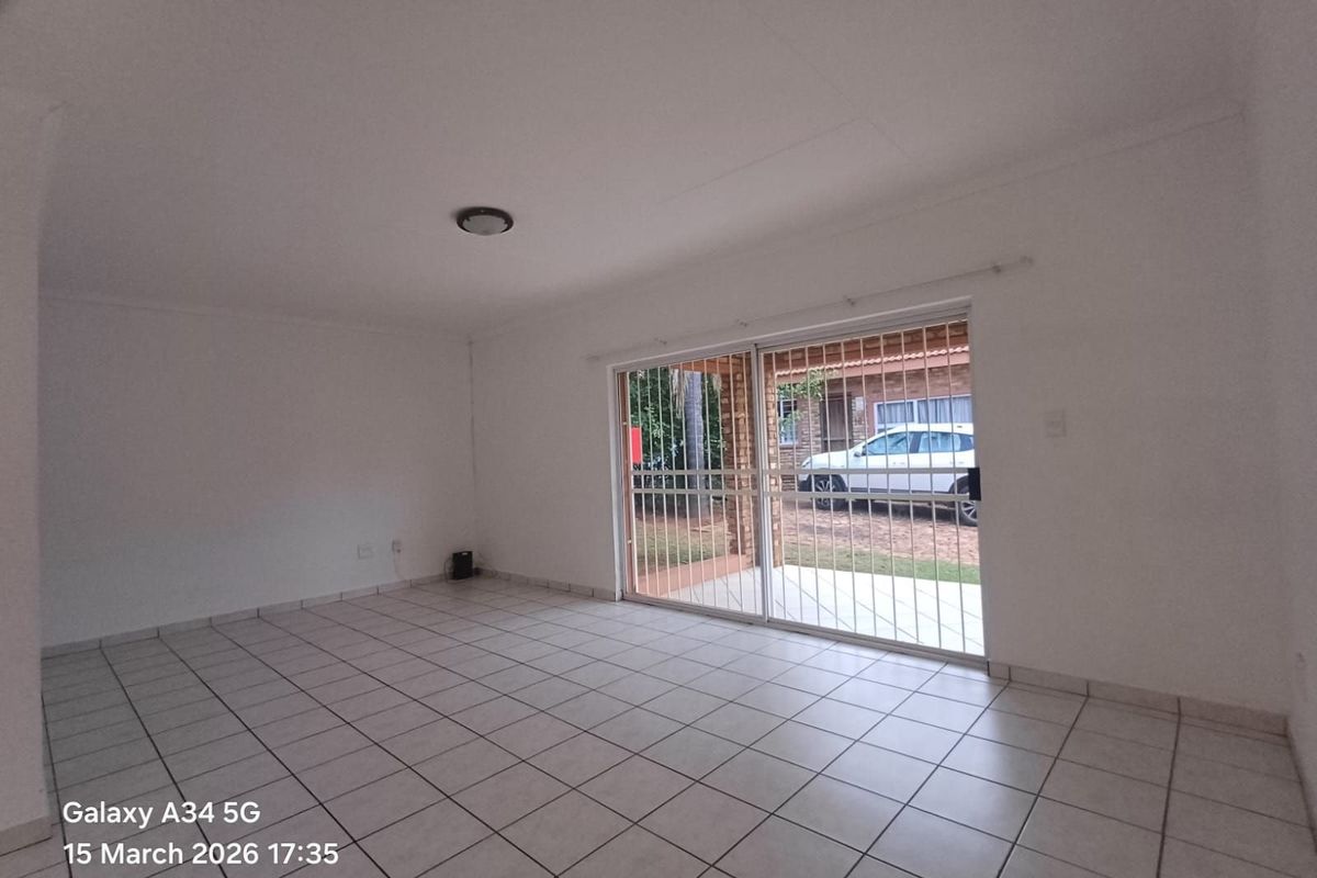 Townhouse For Sale in Doringkruin - Photo 2