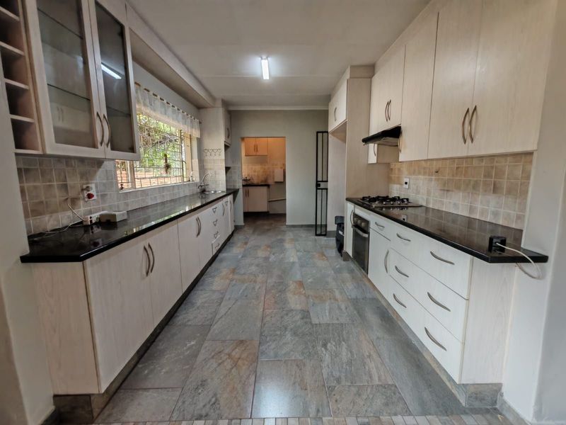 House To Rent in Clubview - Photo 6