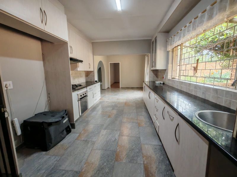 House To Rent in Clubview - Photo 5