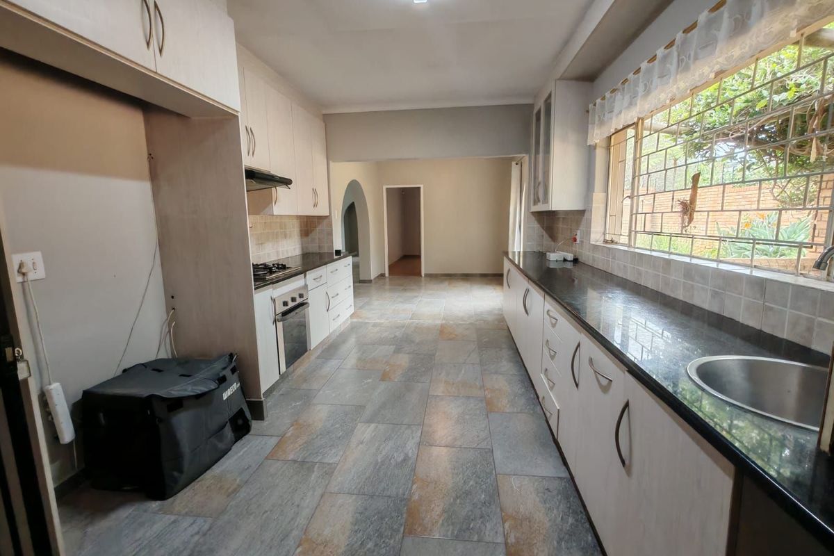 House To Rent in Clubview - Photo 5