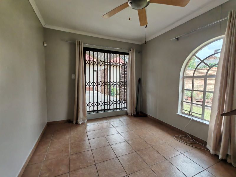 House To Rent in Clubview - Photo 10