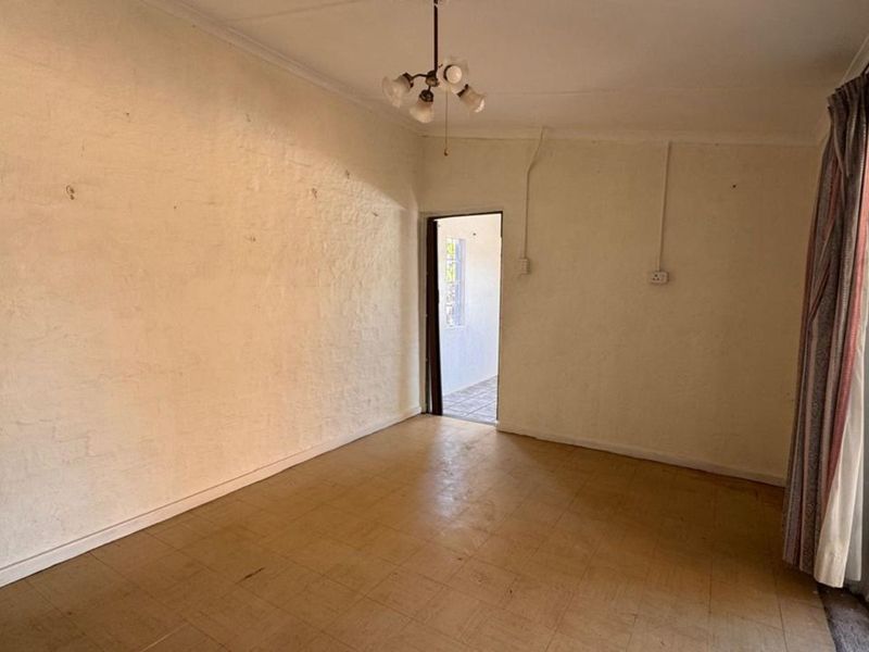 House For Sale in Beaconsfield - Photo 7