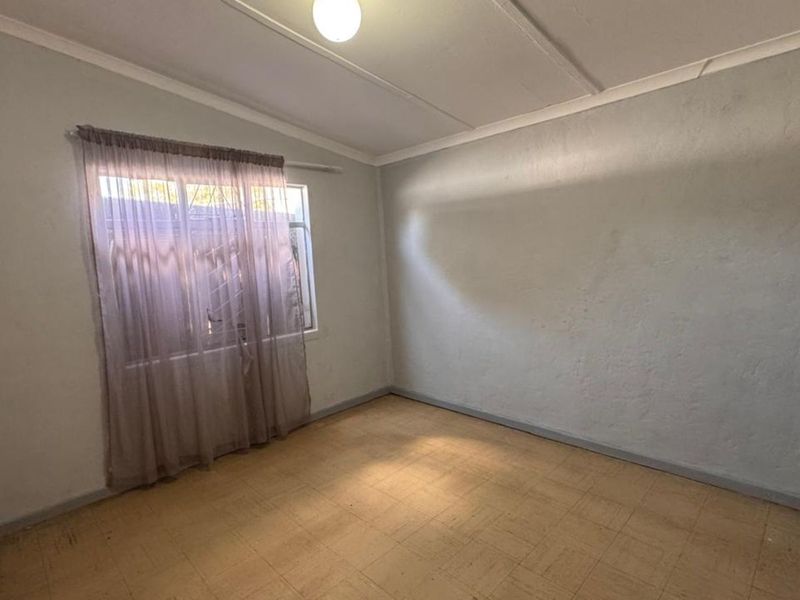 House For Sale in Beaconsfield - Photo 8