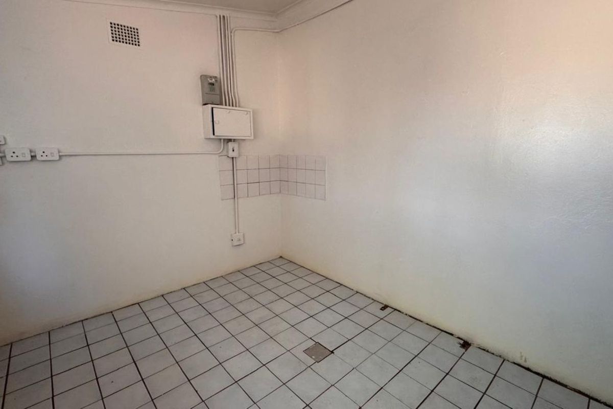 House For Sale in Beaconsfield - Photo 4