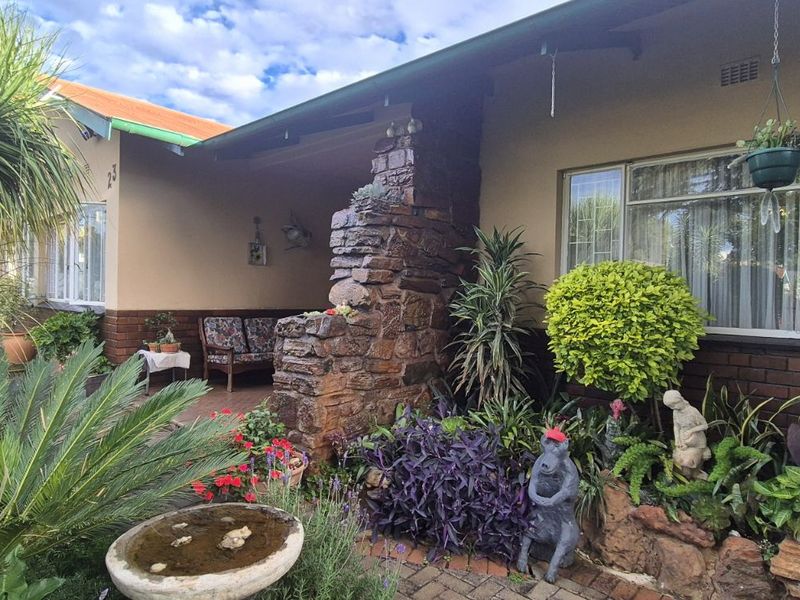 House For Sale in Lydenburg Central - Photo 2