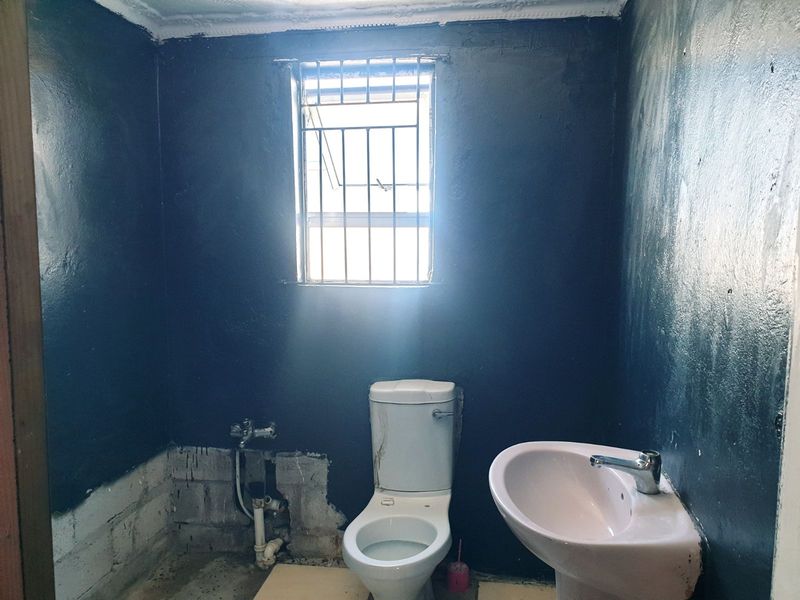 House For Sale in Kuyasa - Photo 7