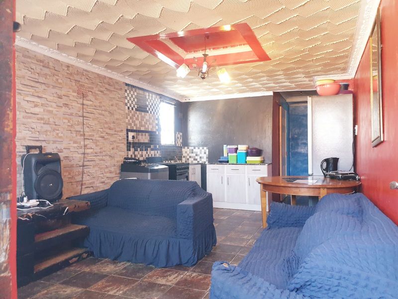 House For Sale in Kuyasa - Photo 3