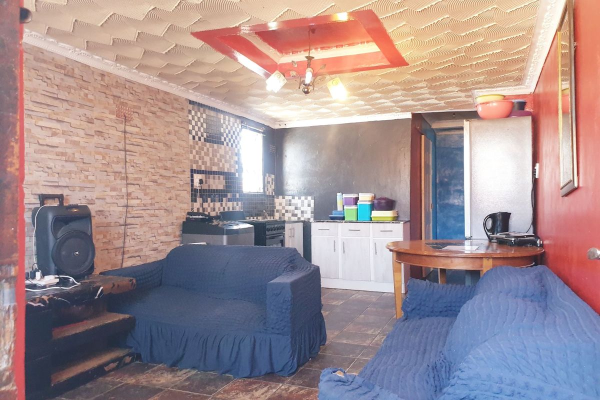 House For Sale in Kuyasa - Photo 3