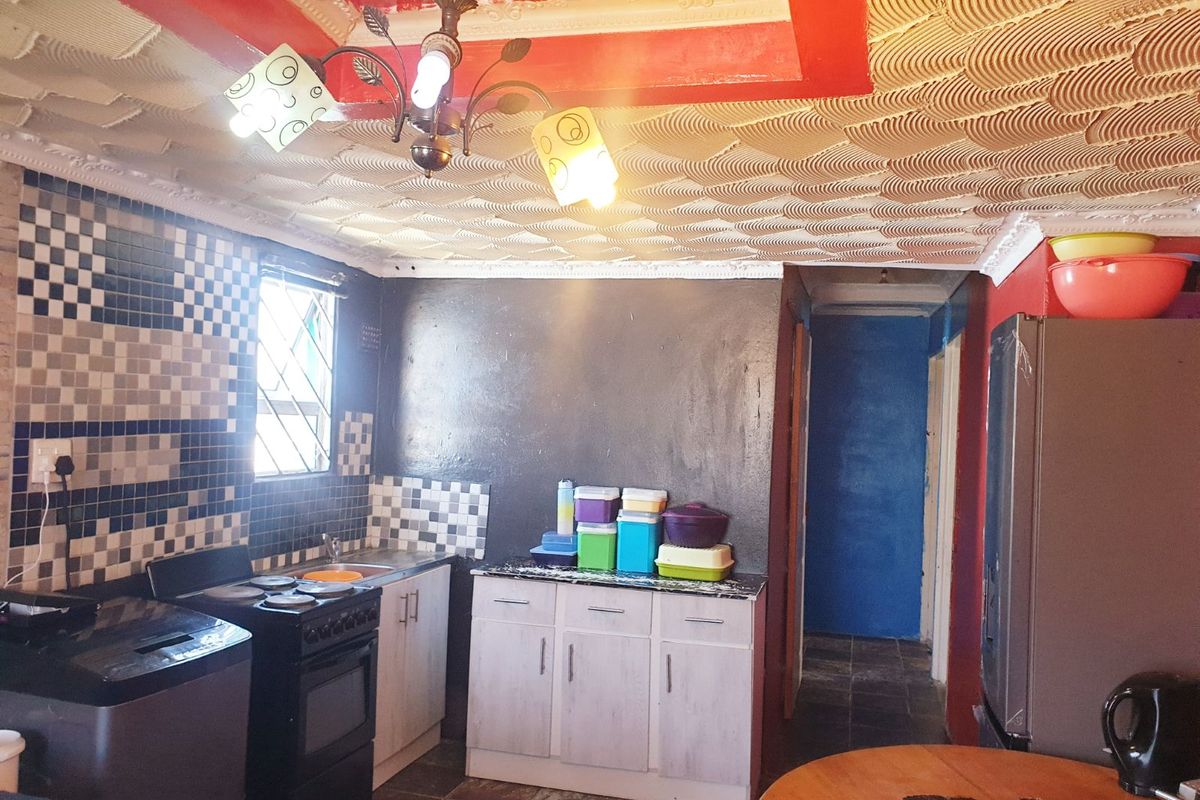 House For Sale in Kuyasa - Photo 4