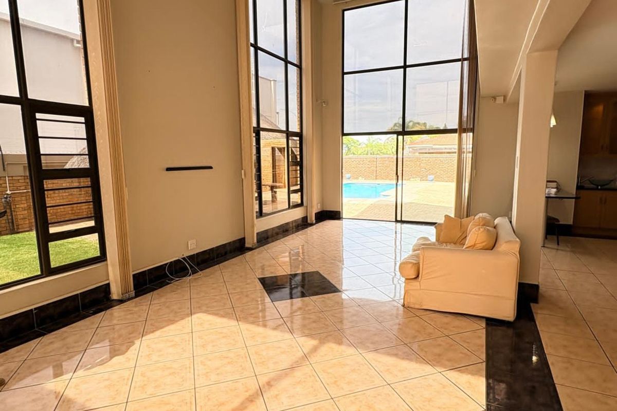 House For Sale in Roylglen Gardens - Photo 3