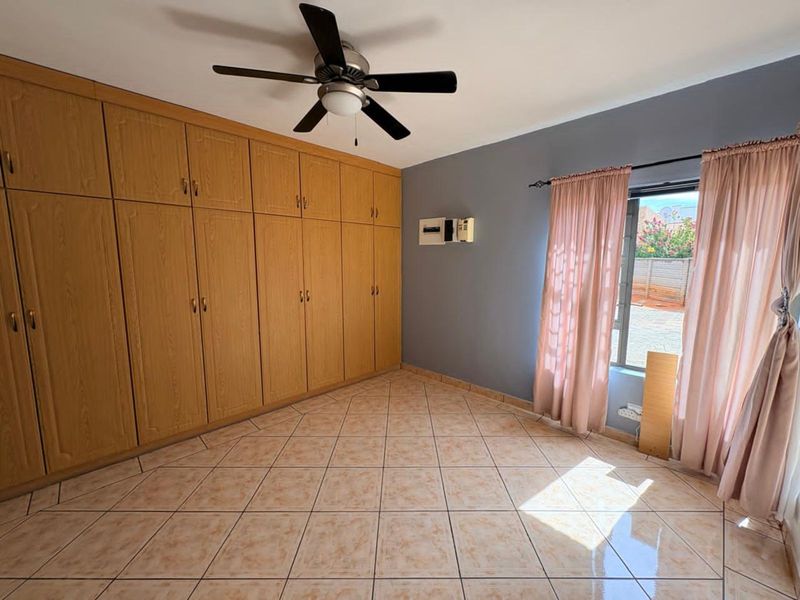 House For Sale in Roylglen Gardens - Photo 10