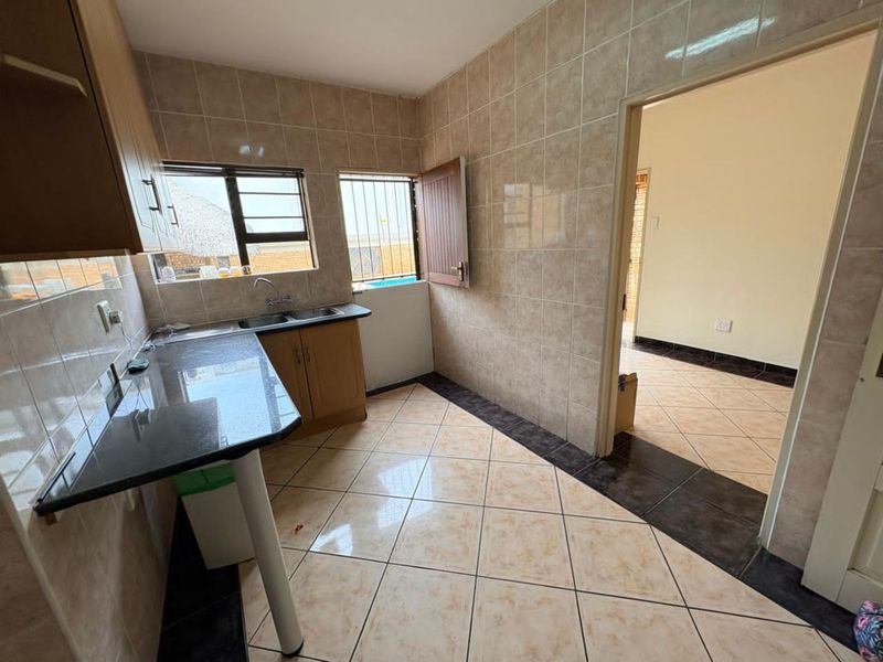 House For Sale in Roylglen Gardens - Photo 9