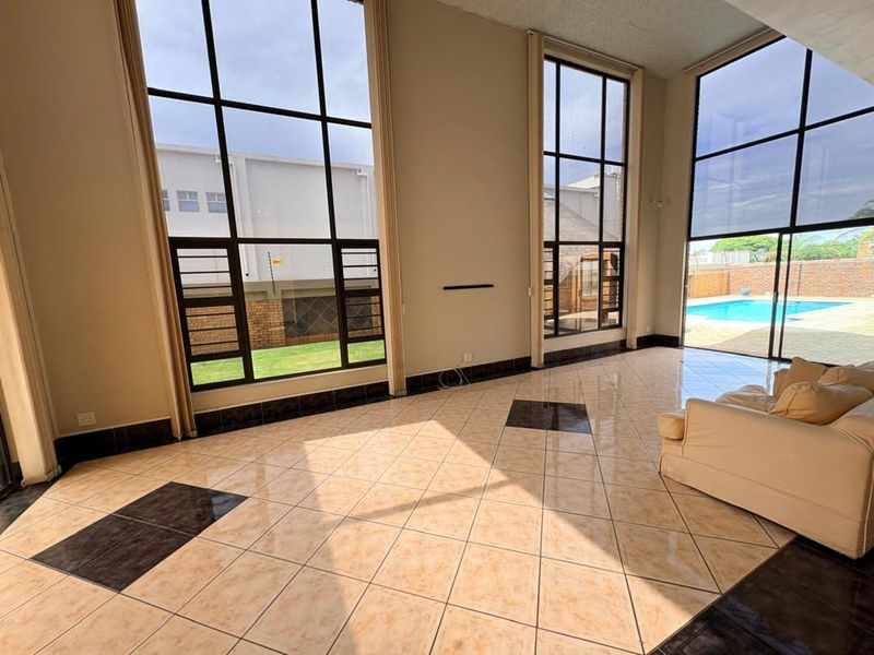 House For Sale in Roylglen Gardens - Photo 5