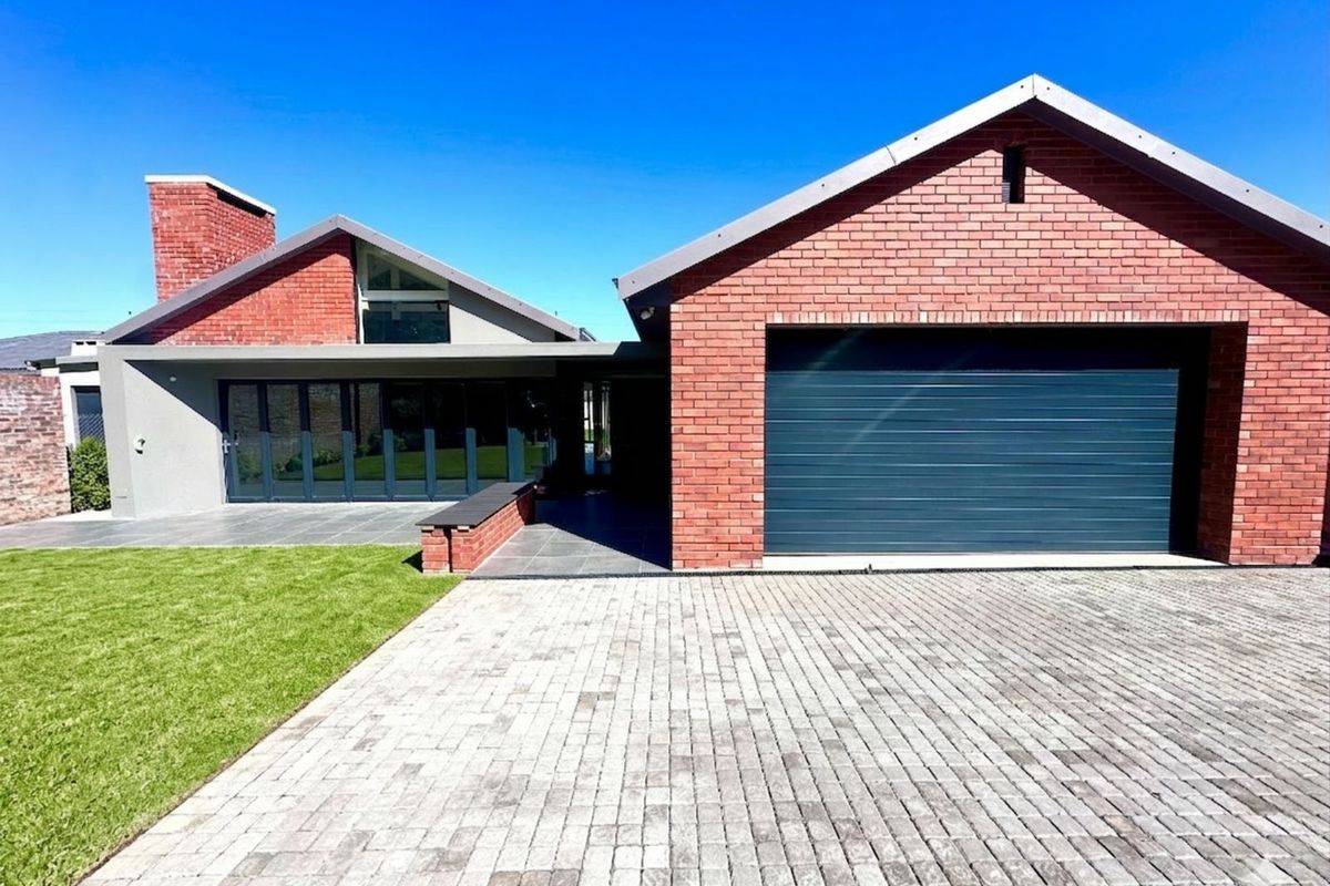 House For Sale in Island Cove - Photo 3