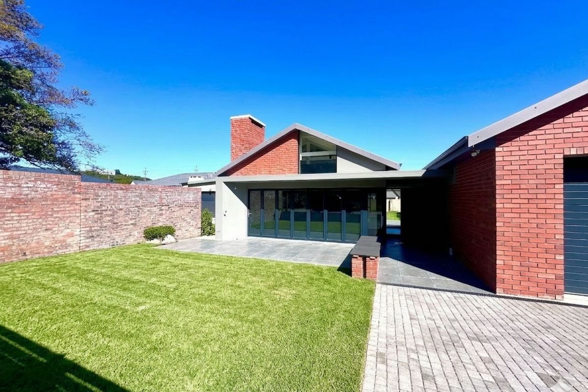 House For Sale in Island Cove - Photo 4