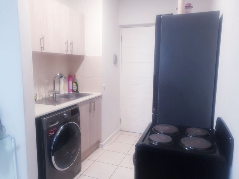 Apartment For Sale in Heather Park - Photo 3