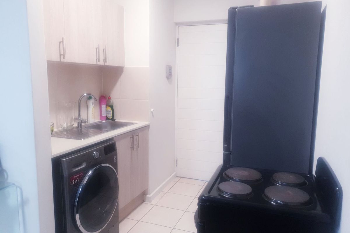 Apartment For Sale in Heather Park - Photo 3