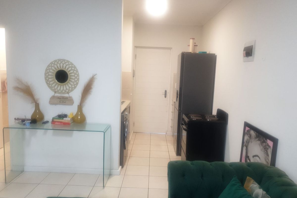 Apartment For Sale in Heather Park - Photo 2