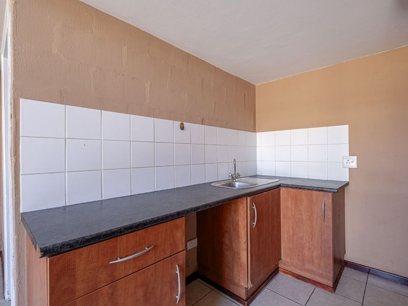 Apartment For Sale in Richmond Hill - Photo 6