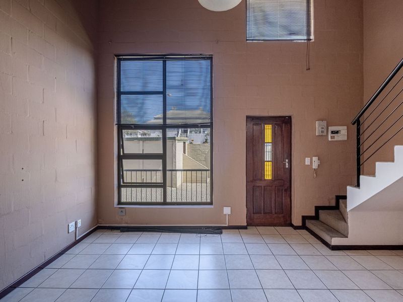 Apartment For Sale in Richmond Hill - Photo 3