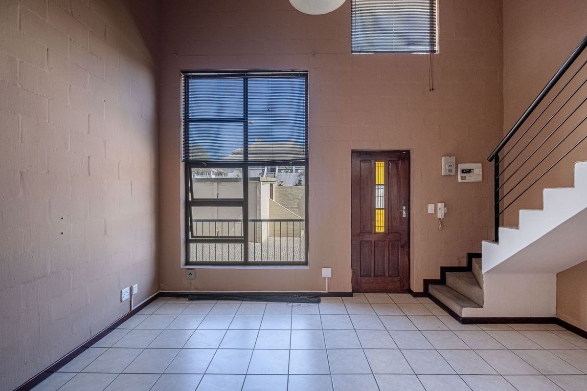 Apartment For Sale in Richmond Hill - Photo 3