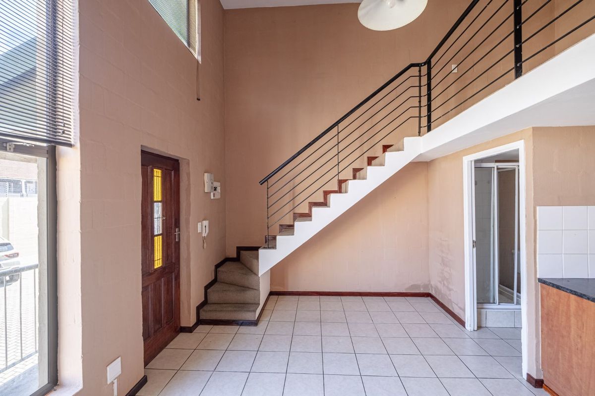 Apartment For Sale in Richmond Hill - Photo 4